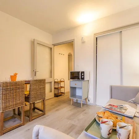 Des Periades - Happy Apartment *