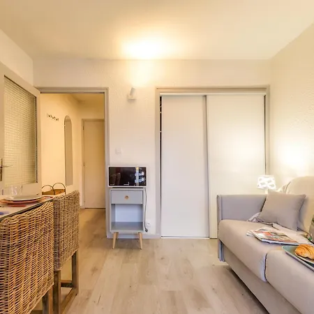 Des Periades - Happy Apartment